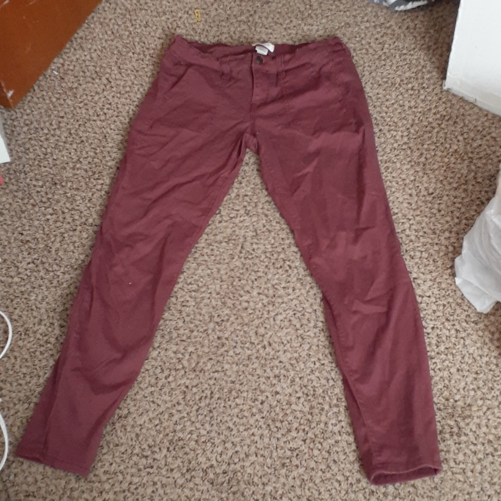 Womens skinny red capris